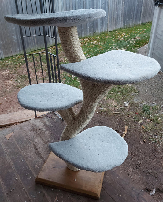 Medium Beanstalk cat tree with four leaves